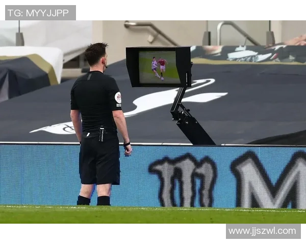 孙兴慜赛场突发小插曲裁判当场果断处理引发热议